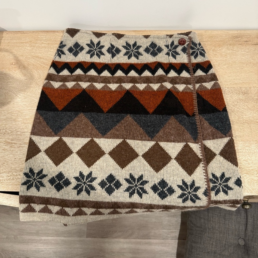Vintage Patterned Knit Skirt